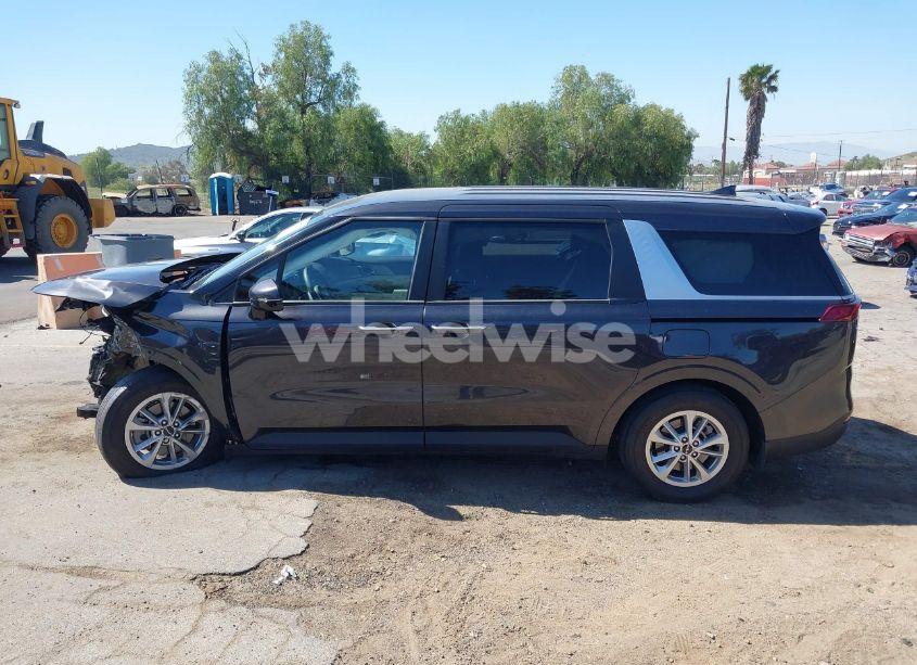 Photo 13 of 2024 Kia Carnival MPV LX (VIN KNDNB4H31R6332240)