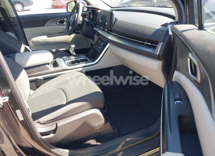 Photo 5 of 2024 Kia Carnival MPV LX (VIN KNDNB4H31R6332240)