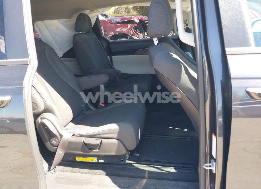 Photo 8 of 2024 Kia Carnival MPV LX (VIN KNDNB4H31R6332240)