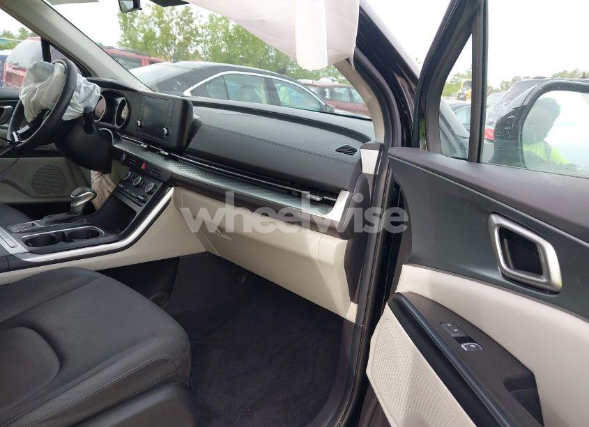 Photo 5 of 2024 Kia Carnival MPV LX SEAT PACKAGE (VIN KNDNB4H31R6393295)