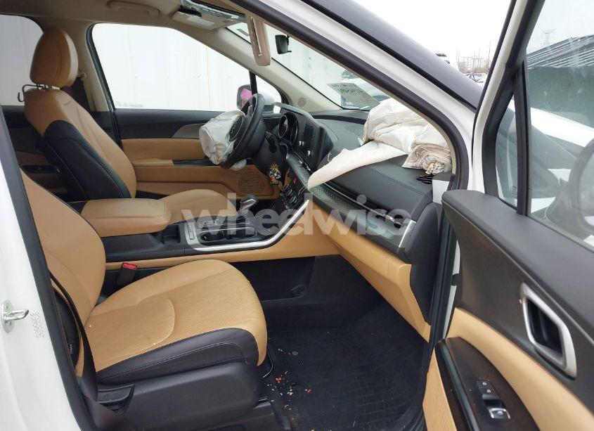 Photo 5 of 2024 Kia Carnival MPV LX SEAT PACKAGE (VIN KNDNB4H32R6327807)