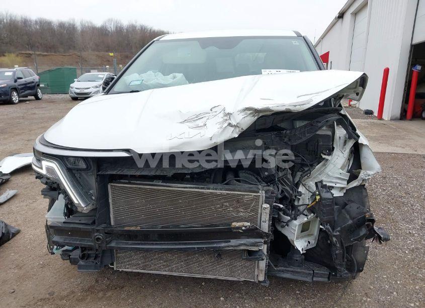 Photo 6 of 2024 Kia Carnival MPV LX SEAT PACKAGE (VIN KNDNB4H32R6327807)