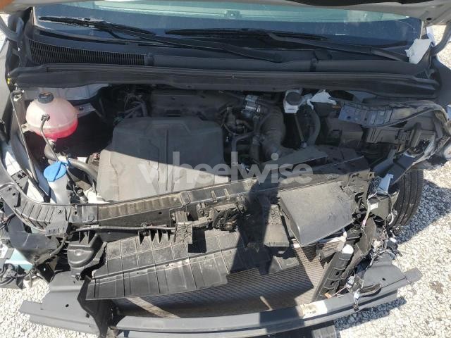 Photo 3 of 2023 KIA CARNIVAL LX (VIN KNDNB4H35P6251562)