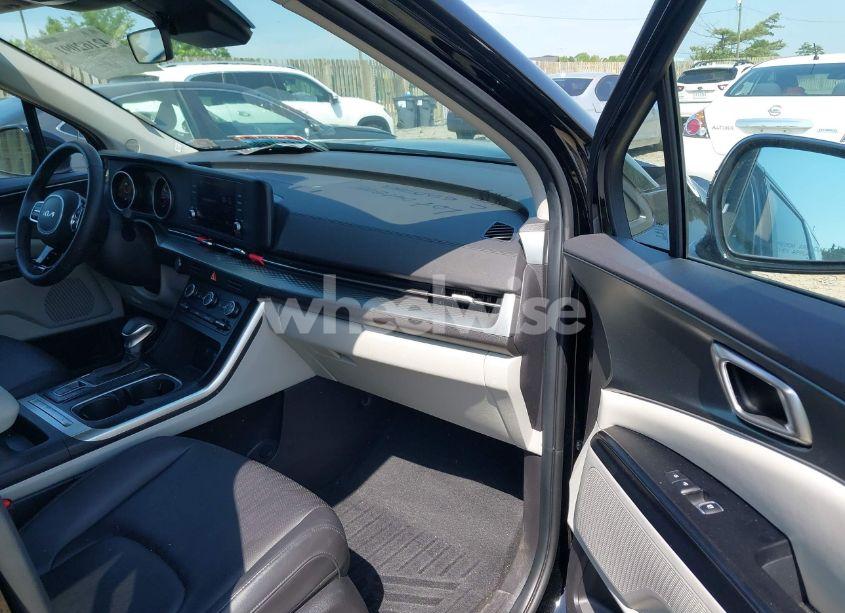 Photo 5 of 2024 Kia Carnival MPV LX SEAT PACKAGE (VIN KNDNB4H35R6343032)