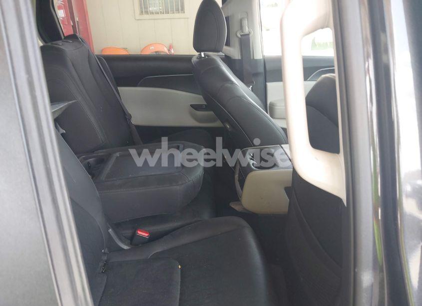 Photo 8 of 2024 Kia Carnival MPV LX SEAT PACKAGE (VIN KNDNB4H36R6442183)