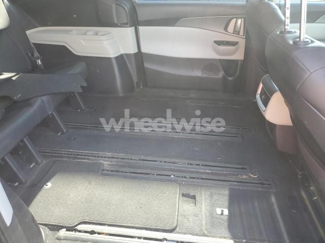 Photo 3 of 2024 KIA CARNIVAL LX (VIN KNDNB4H39R6434997)