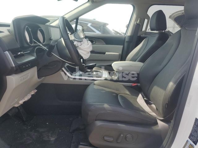 Photo 5 of 2024 KIA CARNIVAL LX (VIN KNDNB4H3XR6324749)