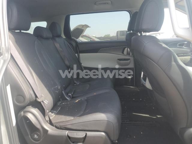 Photo 6 of 2024 KIA CARNIVAL LX (VIN KNDNB4H3XR6324749)