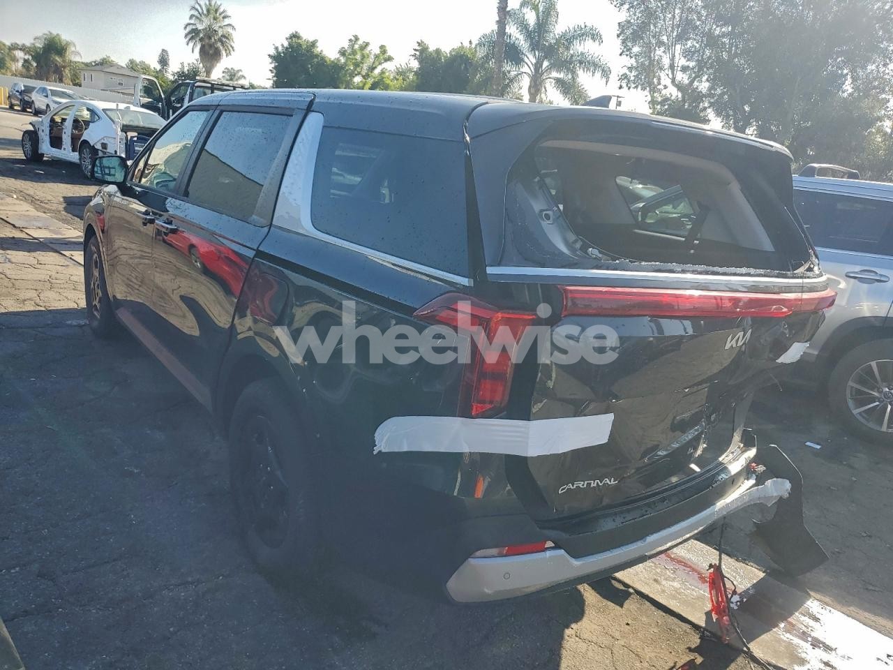 Photo 2 of 2026 KIA CARNIVAL LX (VIN KNDNB5K34T6584246)