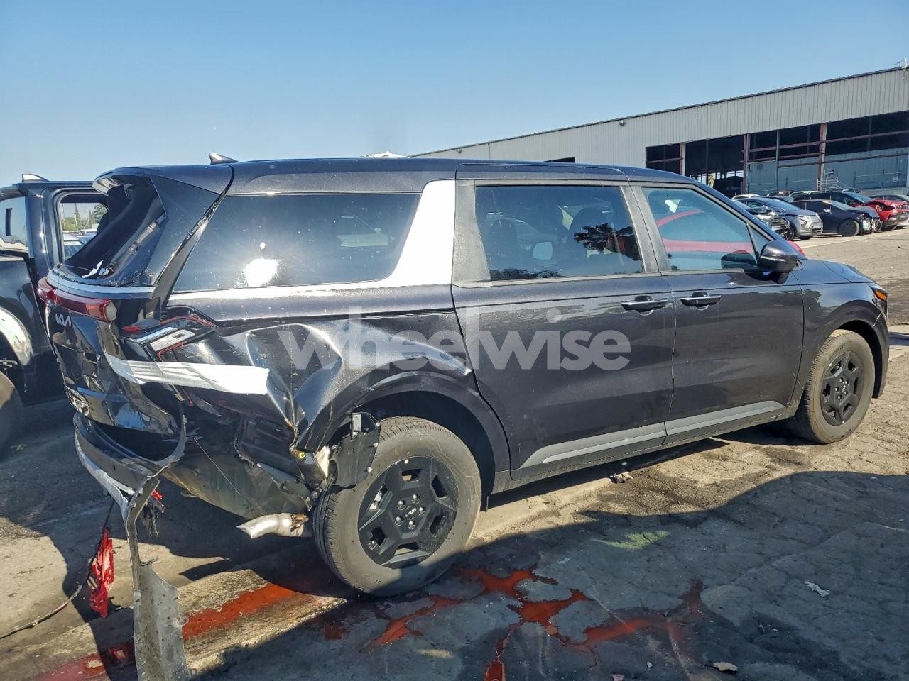 Photo 3 of 2026 KIA CARNIVAL LX (VIN KNDNB5K34T6584246)