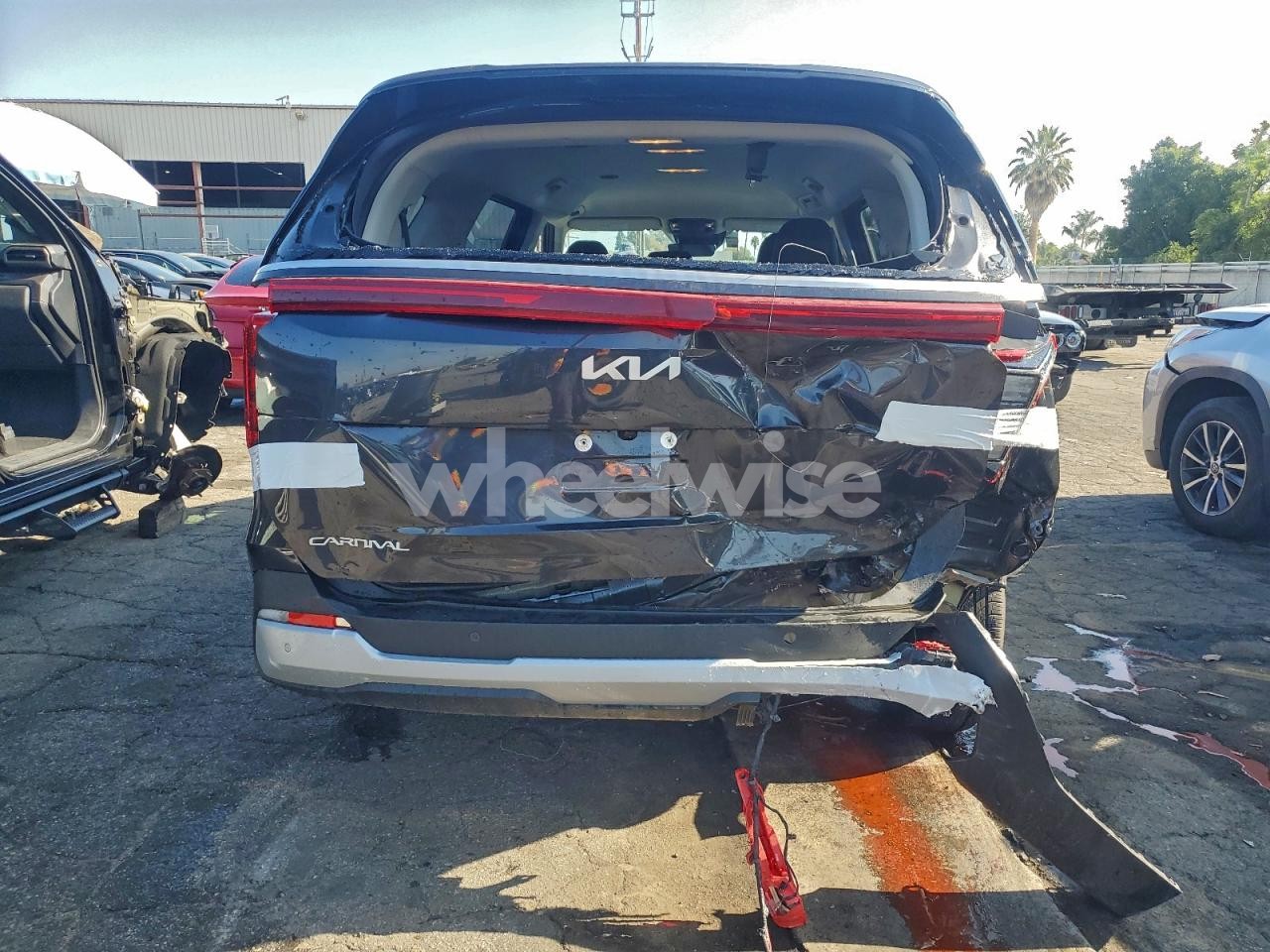 Photo 6 of 2026 KIA CARNIVAL LX (VIN KNDNB5K34T6584246)