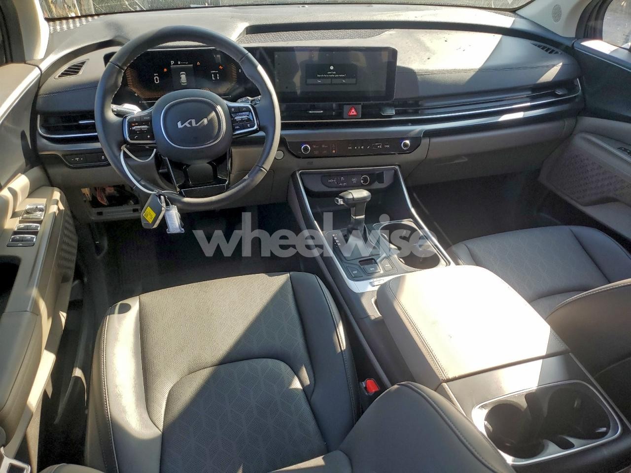 Photo 8 of 2026 KIA CARNIVAL LX (VIN KNDNB5K34T6584246)