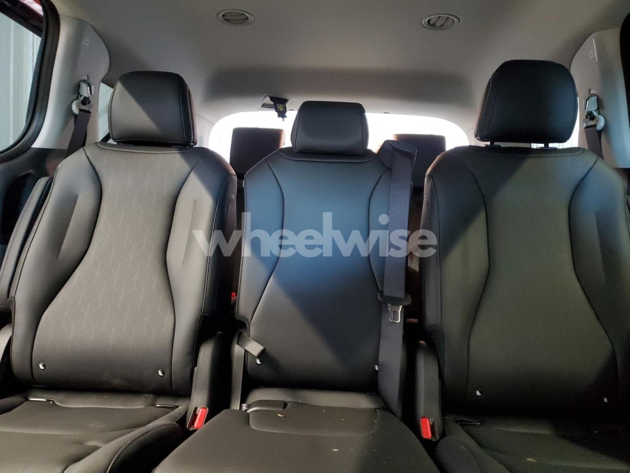 Photo 10 of 2026 KIA CARNIVAL LX (VIN KNDNB5K37T6590140)