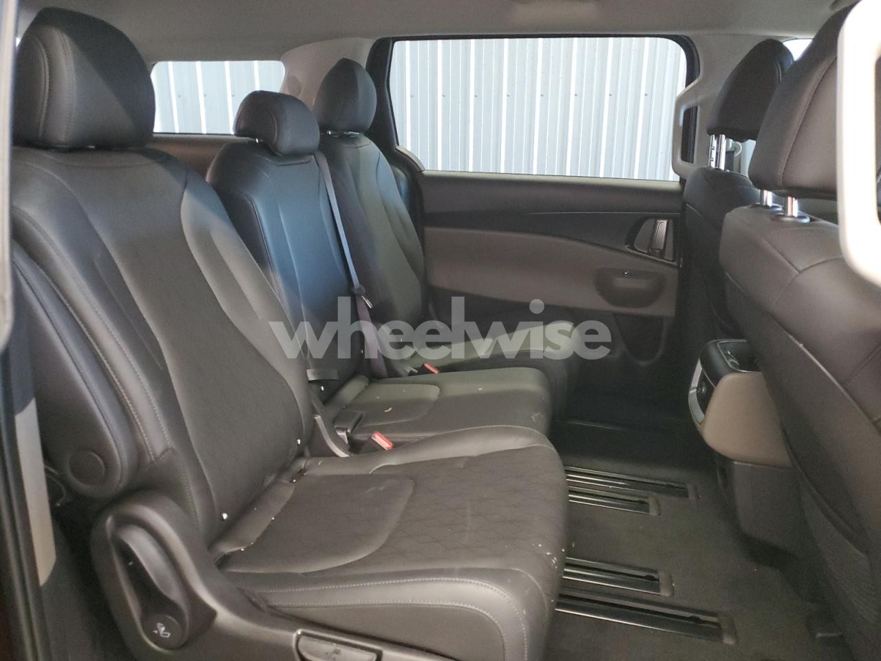 Photo 11 of 2026 KIA CARNIVAL LX (VIN KNDNB5K37T6590140)