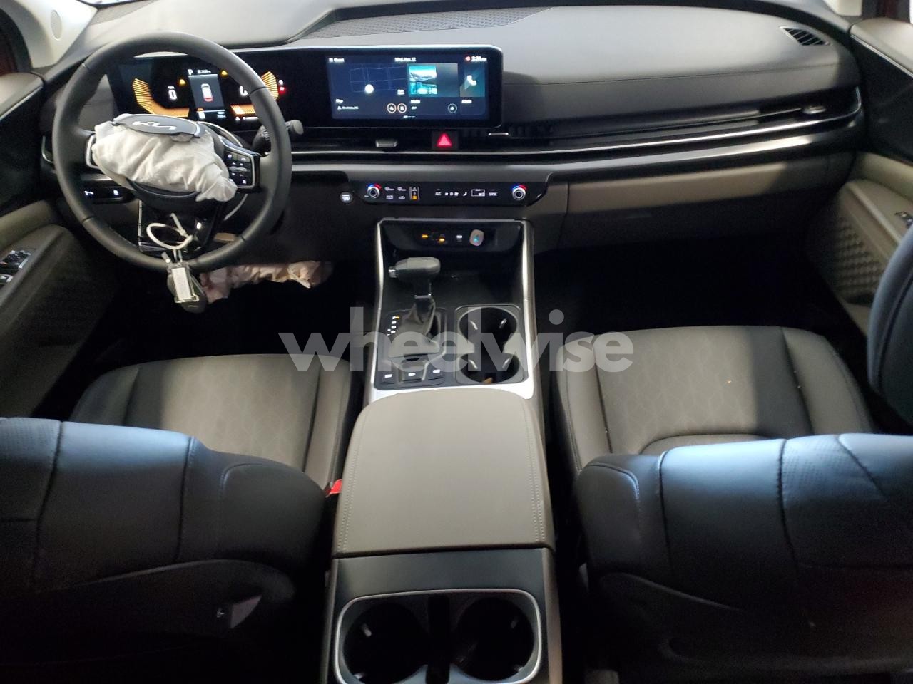 Photo 8 of 2026 KIA CARNIVAL LX (VIN KNDNB5K37T6590140)