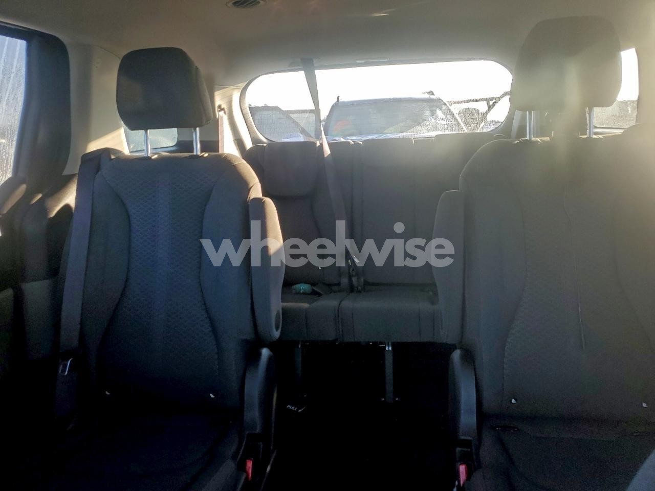 Photo 10 of 2025 KIA CARNIVAL LX (VIN KNDNB5K3XS6498700)