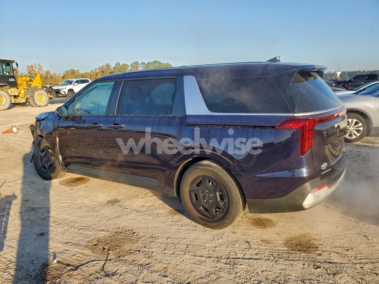 Photo 2 of 2025 KIA CARNIVAL LX (VIN KNDNB5K3XS6498700)