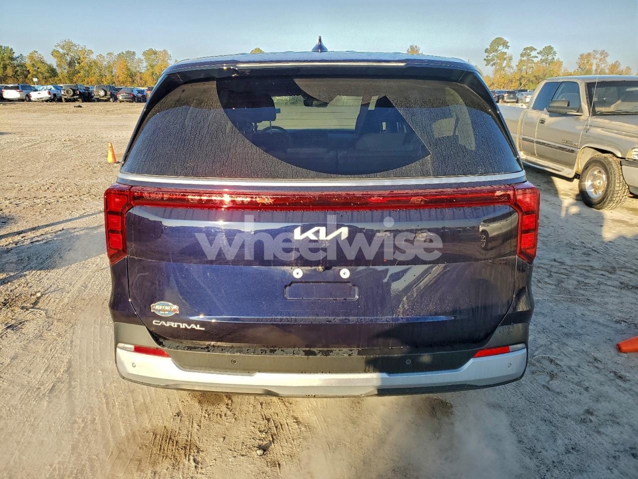 Photo 6 of 2025 KIA CARNIVAL LX (VIN KNDNB5K3XS6498700)