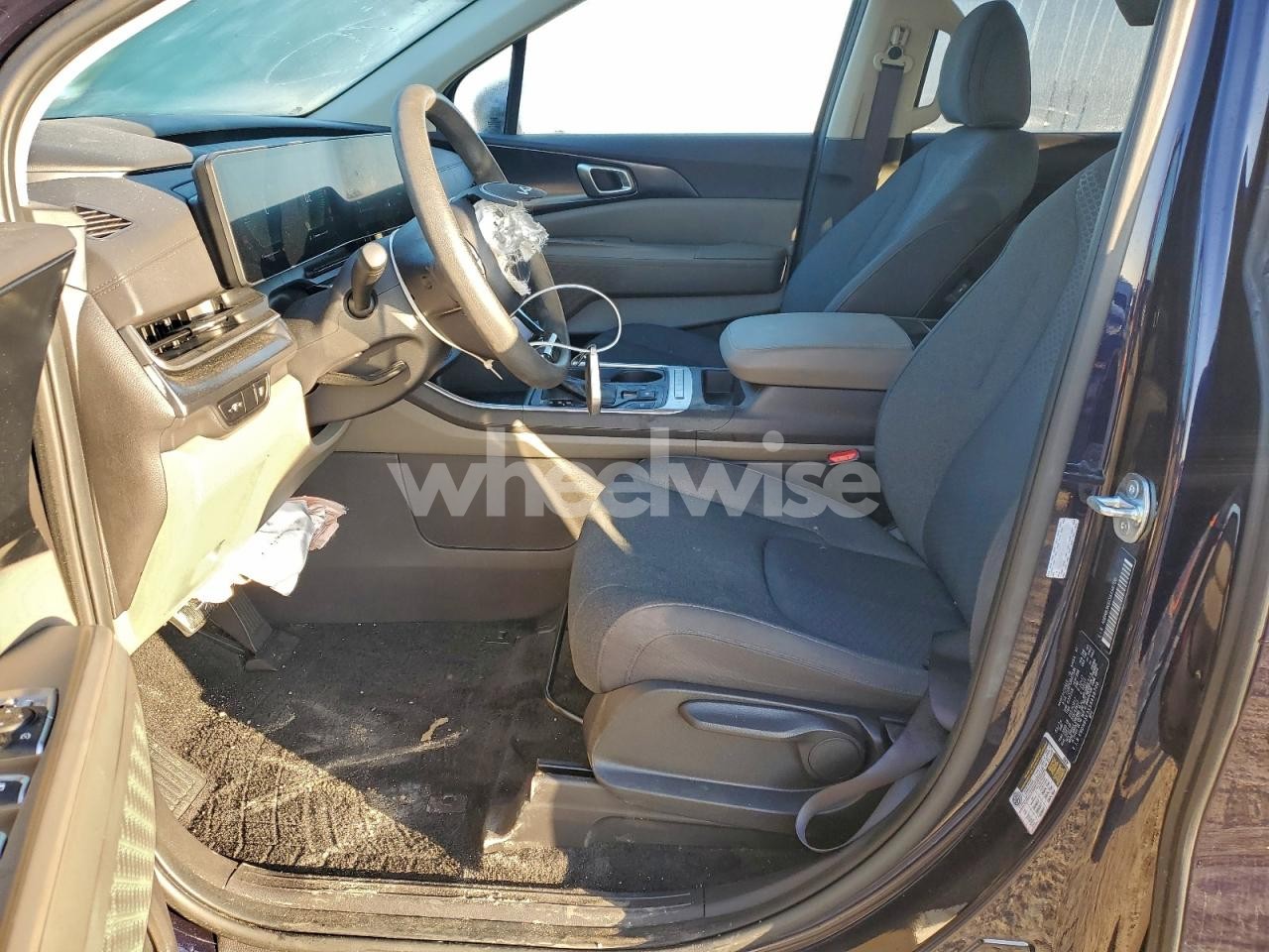 Photo 7 of 2025 KIA CARNIVAL LX (VIN KNDNB5K3XS6498700)
