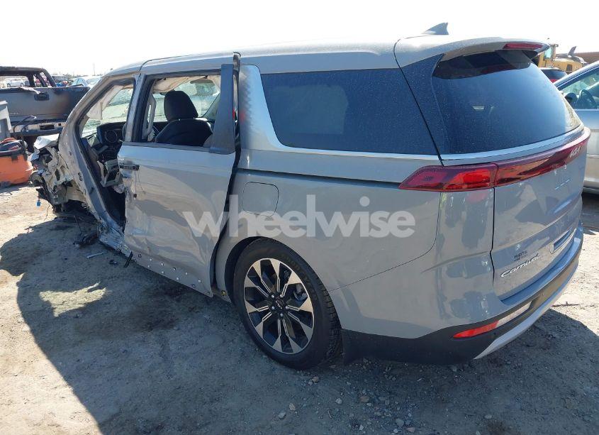 Photo 3 of 2022 Kia Carnival MPV EX (VIN KNDNC5H30N6147030)