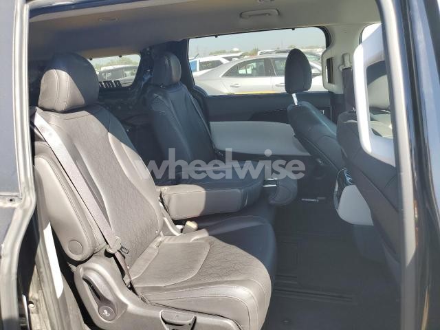 Photo 10 of 2024 KIA CARNIVAL EX (VIN KNDNC5H30R6406038)
