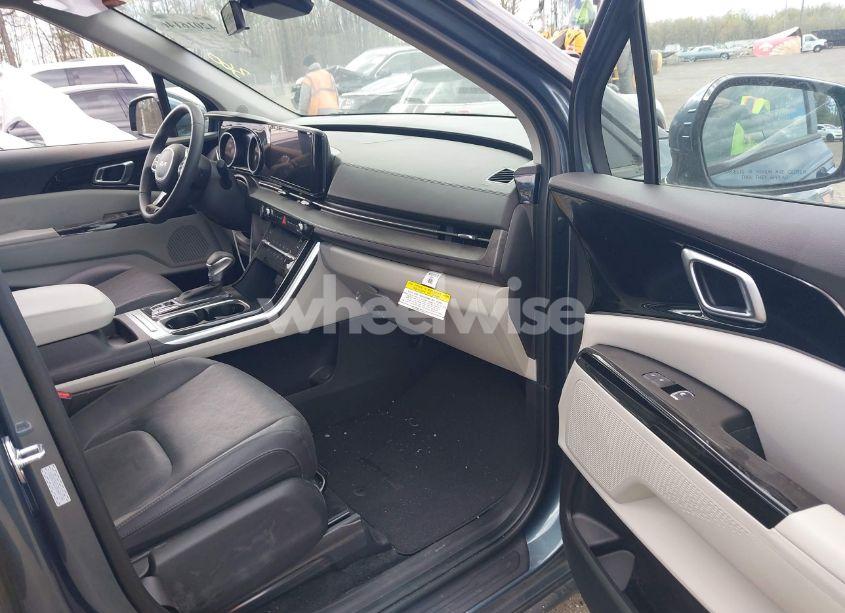 Photo 5 of 2024 Kia Carnival MPV EX (VIN KNDNC5H33R6449398)