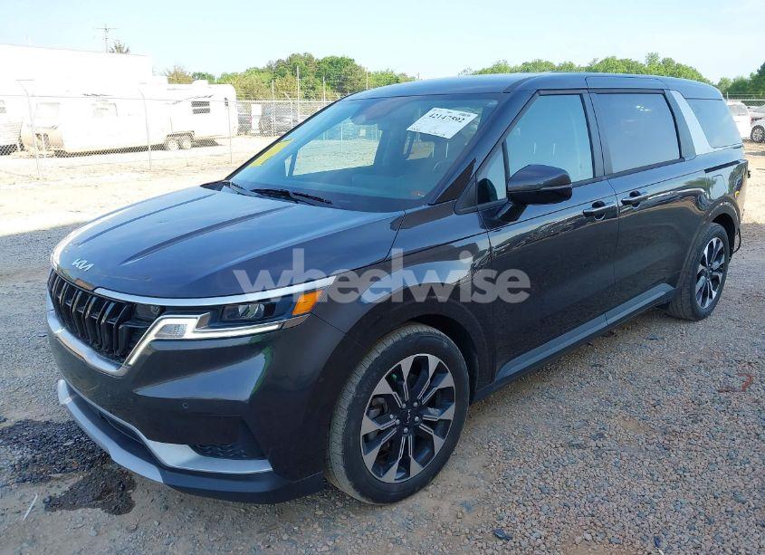 Photo 2 of 2023 Kia Carnival MPV EX (VIN KNDNC5H35P6191978)