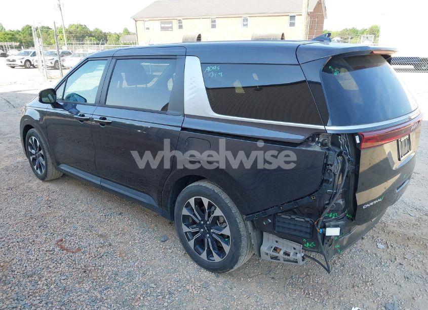 Photo 3 of 2023 Kia Carnival MPV EX (VIN KNDNC5H35P6191978)