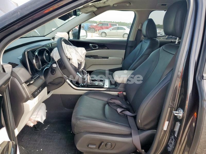 Photo 4 of 2024 KIA CARNIVAL EX (VIN KNDNC5H36R6386099)