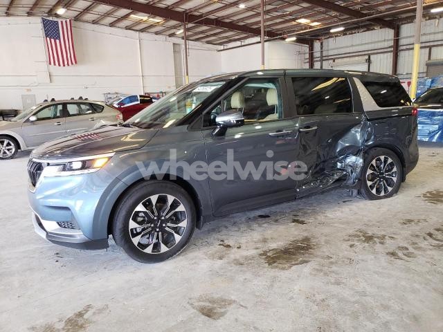 Photo 2 of 2024 KIA CARNIVAL EX (VIN KNDNC5H39R6356515)