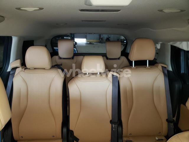 Photo 9 of 2024 KIA CARNIVAL EX (VIN KNDNC5H39R6356515)