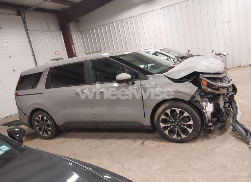 Photo 13 of 2024 Kia Carnival MPV EX (VIN KNDNC5H3XR6352652)