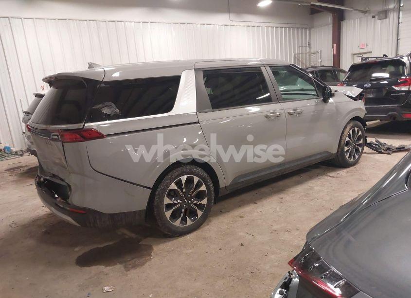 Photo 4 of 2024 Kia Carnival MPV EX (VIN KNDNC5H3XR6352652)