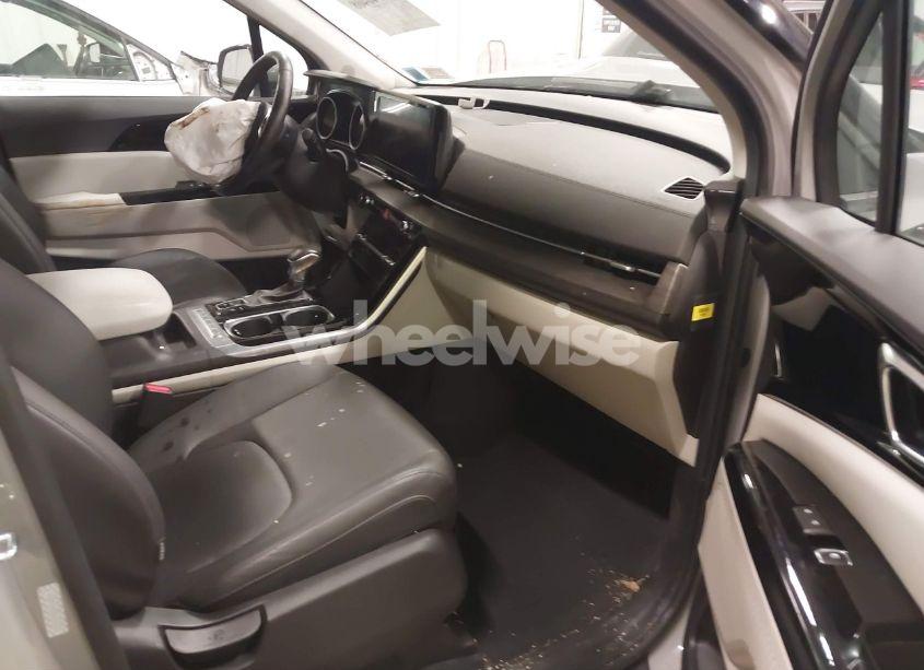 Photo 5 of 2024 Kia Carnival MPV EX (VIN KNDNC5H3XR6352652)