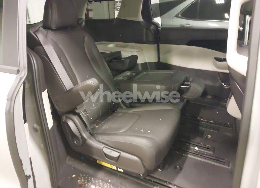 Photo 8 of 2024 Kia Carnival MPV EX (VIN KNDNC5H3XR6352652)