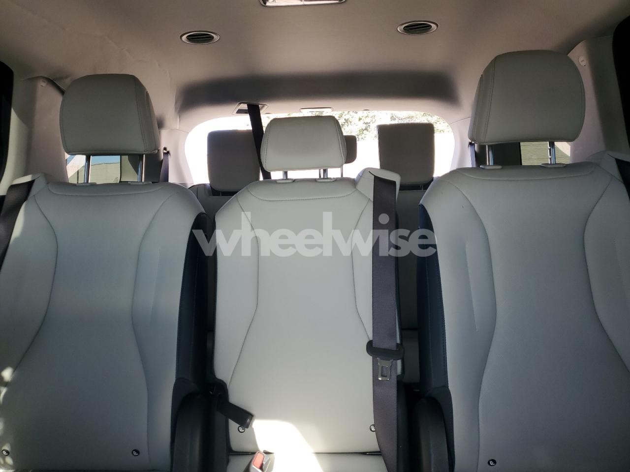 Photo 10 of 2025 KIA CARNIVAL EX (VIN KNDNC5KA6S6034024)