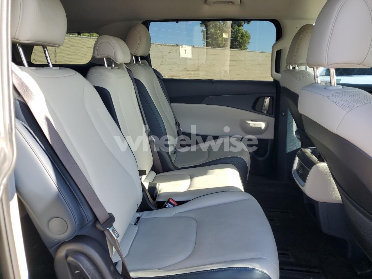 Photo 11 of 2025 KIA CARNIVAL EX (VIN KNDNC5KA6S6034024)