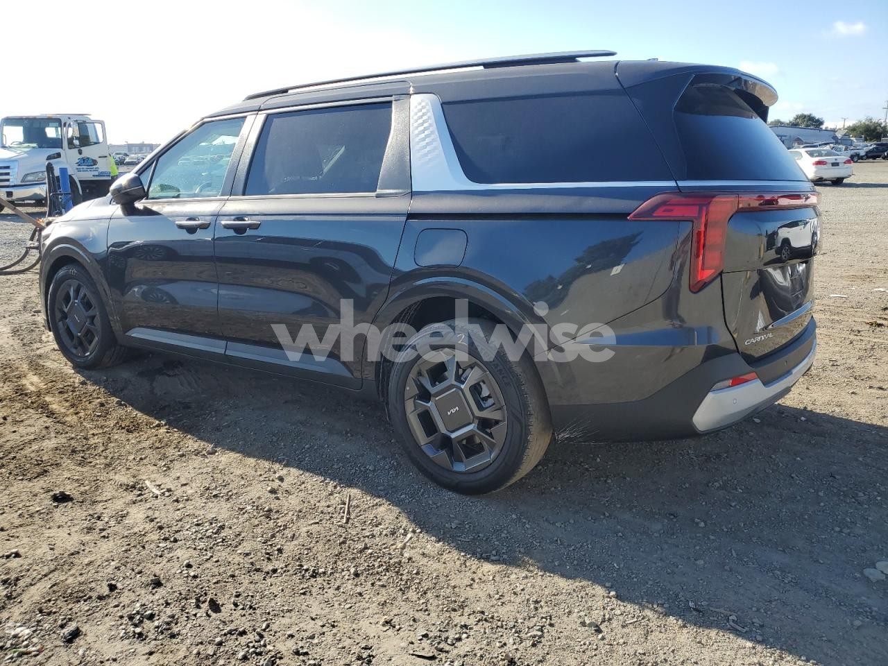 Photo 2 of 2025 KIA CARNIVAL EX (VIN KNDNC5KA6S6034024)