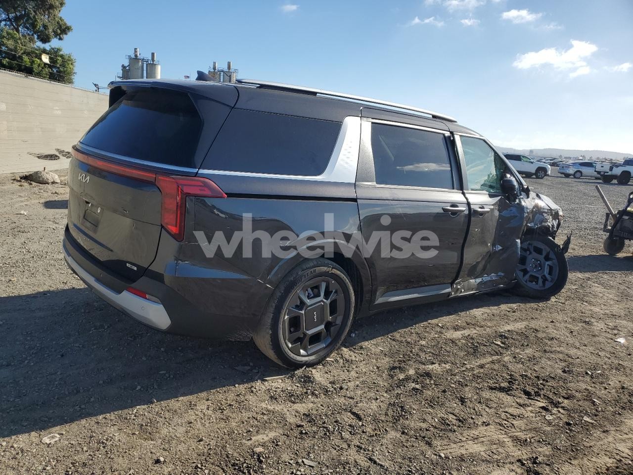 Photo 3 of 2025 KIA CARNIVAL EX (VIN KNDNC5KA6S6034024)