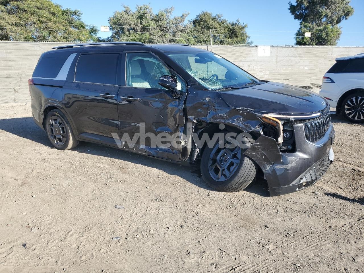 Photo 4 of 2025 KIA CARNIVAL EX (VIN KNDNC5KA6S6034024)