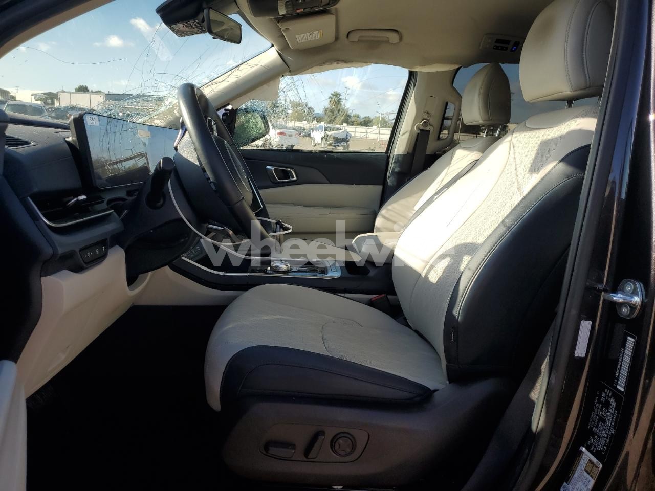 Photo 7 of 2025 KIA CARNIVAL EX (VIN KNDNC5KA6S6034024)