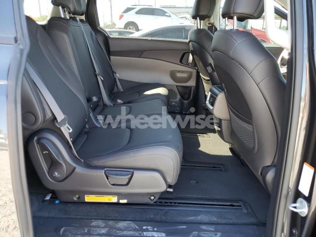 Photo 5 of 2025 KIA CARNIVAL EX (VIN KNDNC5KA8S6072919)