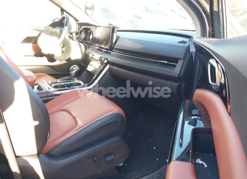 Photo 5 of 2022 Kia Carnival MPV SX (VIN KNDNE5H30N6116595)