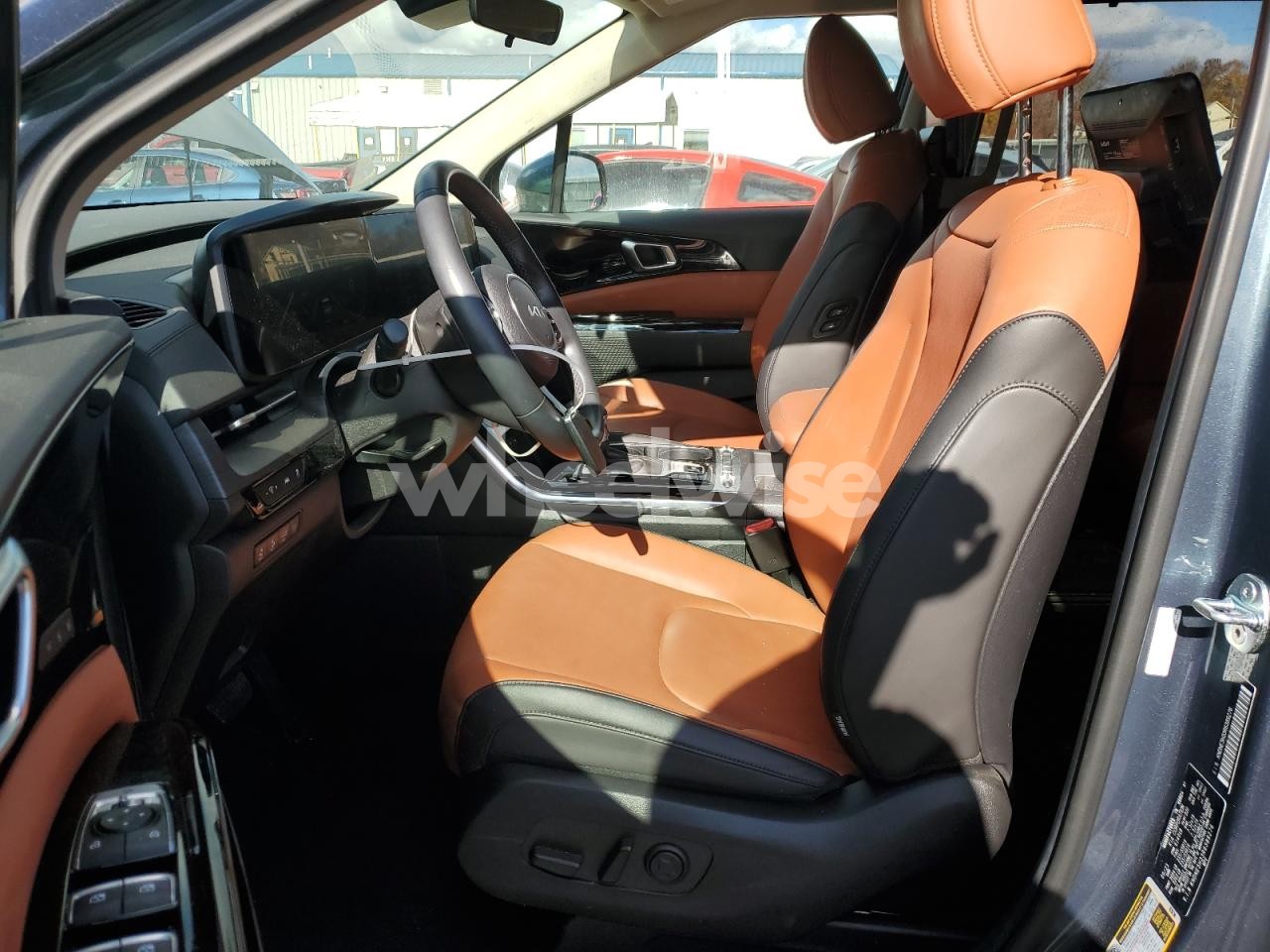 Photo 7 of 2024 KIA CARNIVAL SX (VIN KNDNE5H33R6389276)