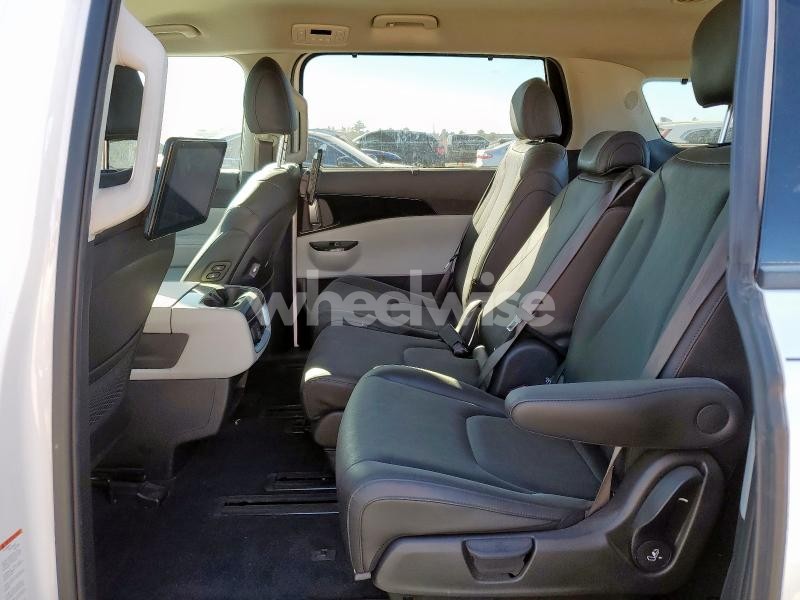 Photo 6 of 2024 KIA CARNIVAL SX (VIN KNDNE5H34R6397192)