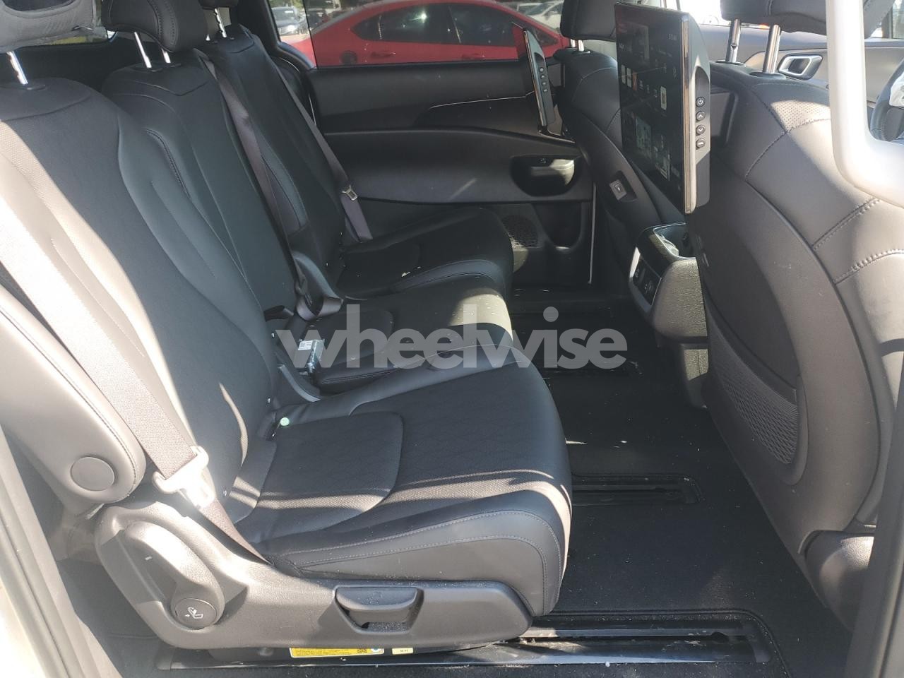 Photo 11 of 2025 KIA CARNIVAL SX (VIN KNDNE5K35S6502062)