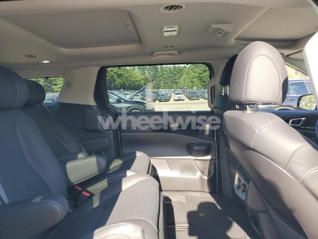 Photo 4 of 2025 KIA CARNIVAL SX (VIN KNDNE5KA4S6051169)