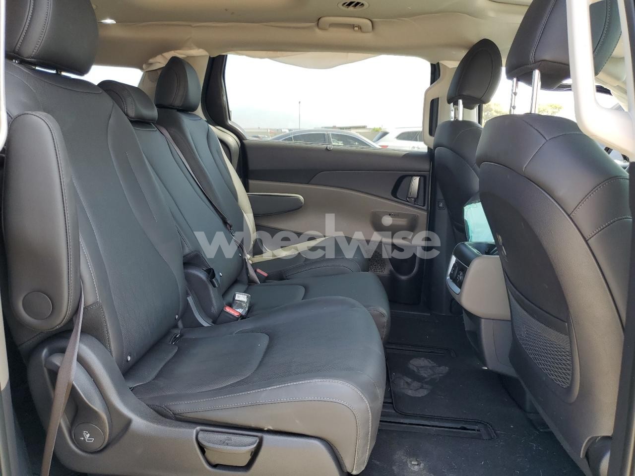 Photo 11 of 2026 KIA CARNIVAL SX (VIN KNDNE5KA6T6092582)