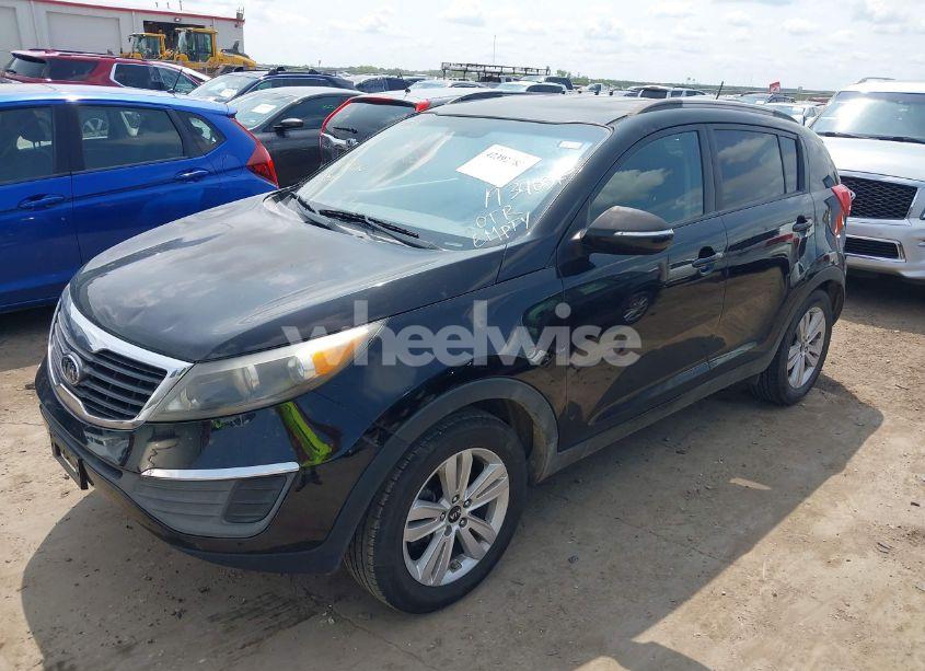 Photo 2 of 2012 Kia Sportage LX (VIN KNDPB3A20C7193403)