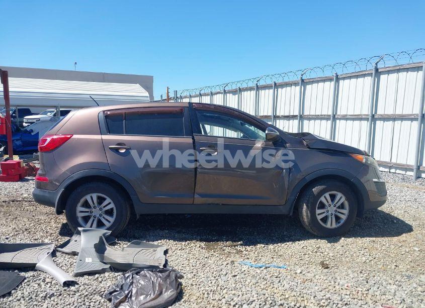 Photo 13 of 2011 Kia Sportage LX (VIN KNDPB3A21B7070496)